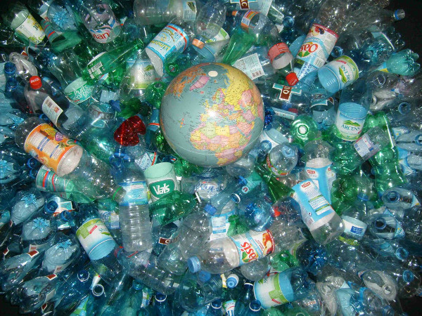 100% des plastiques recyclés en 2025 : l'objectif du gouvernement qui compromet l'incinération